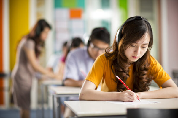 Sách Cambridge IELTS 17